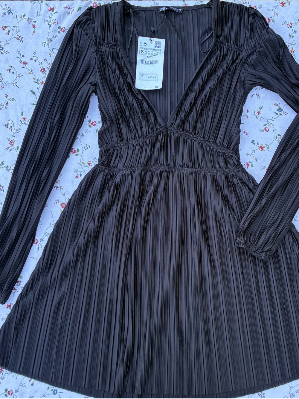 Zara Black Pleated Long-Sleeve V-Neck Dress